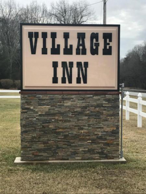 Гостиница Village Inn  Ловингстон